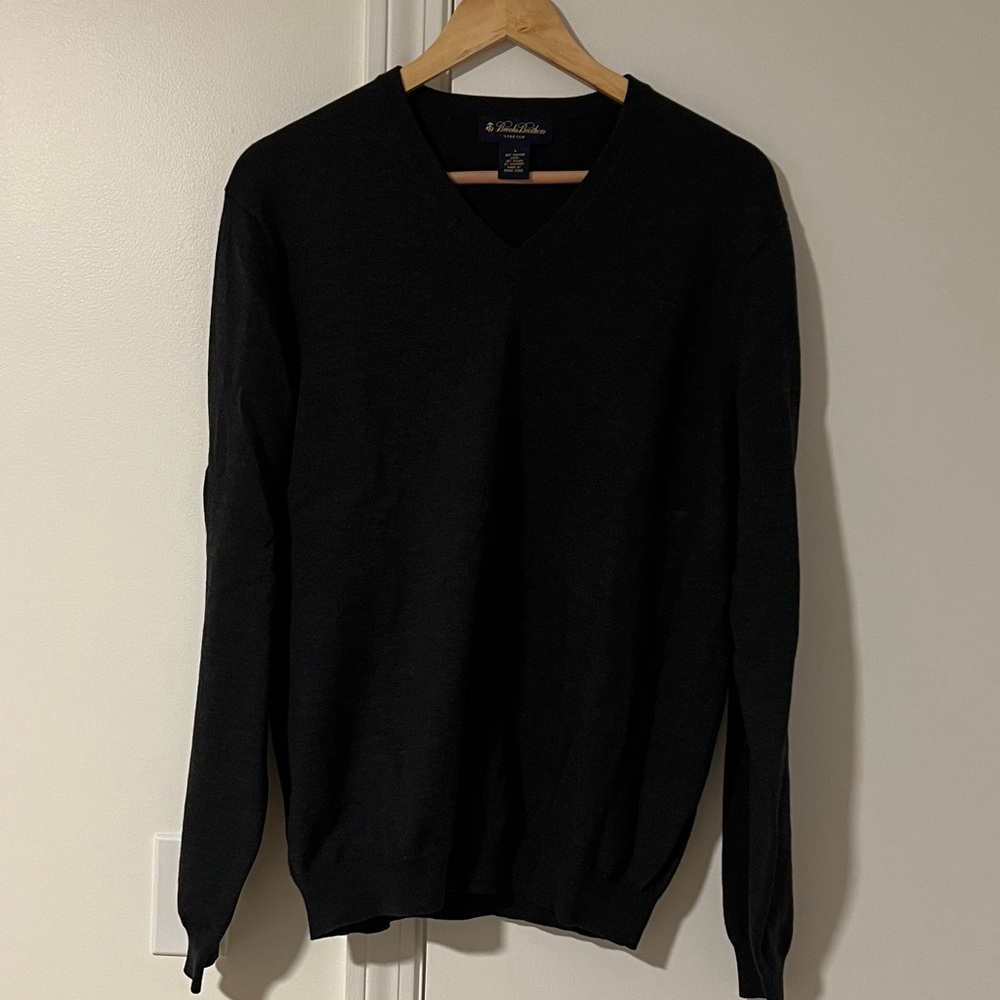 Brooks Brothers Classic navy V-Neck Sweater